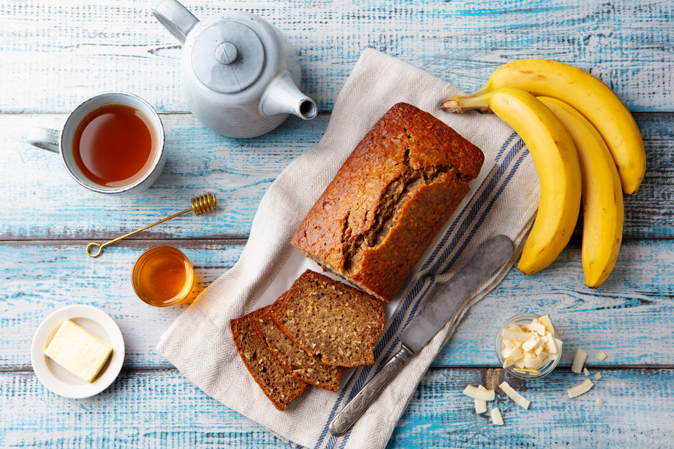 Tenha um café da manhã delicioso com este bolo de banana com aveia