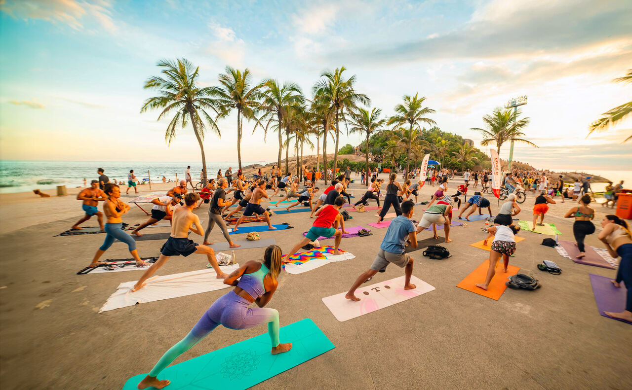 Siga 10 professores de yoga nas redes sociais