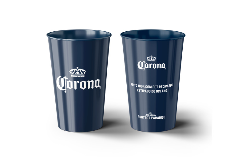 Corona lança com exclusividade no festival um copo reutilizável feito 100% de plástico reciclado coletado do litoral brasileiro.